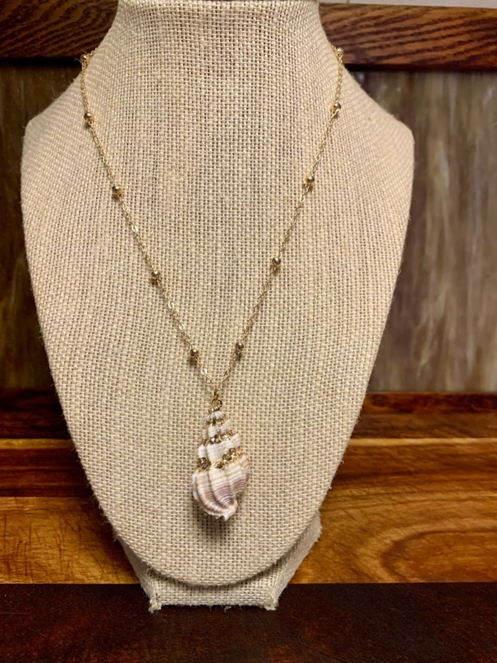 Simple Gold Leaf Natural Shell Necklace With Sand Colors